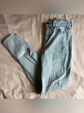 American Eagle Light Wash Skinny Jeans – Size 2